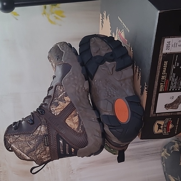 New in box! Irish Setter Red Wing VaprTrek camo leather 8\